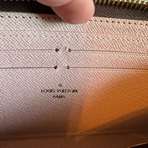 AUTHENTIC LOUIS VUITTON | Damier Ebene w Rose Ballerine interior Zippy Wallet - Picture 13 of 16